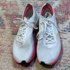 Nike Women's White and Gold Athletic Shoes